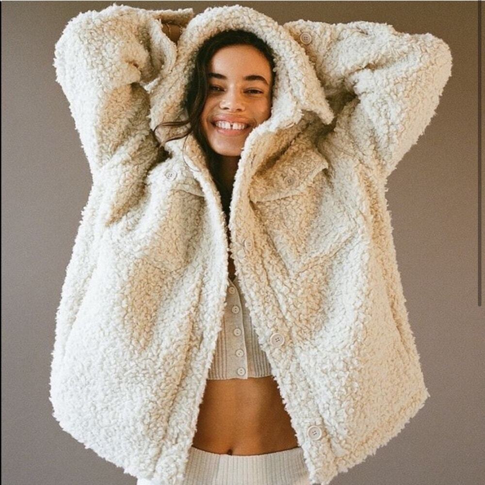 URBAN OUTFITTERS Palmer Sherpa Shacket Jacket COZY COMFY Size Small S FUZZY